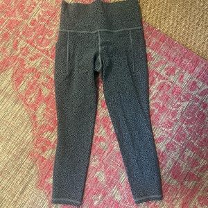 Athleta Salutation Stash legging with pockets size XS petite